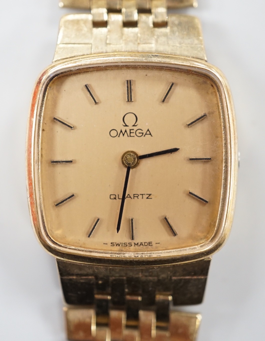 A lady's 9ct gold Omega quartz wrist watch, on a 9ct gold Omega bracelet, overall 17.3cm, gross weight 29 grams, with Omega box and booklet.